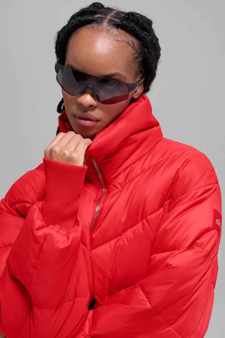 Cropped Atmosphere Puffer - Bright Red | Alo Yoga (US)