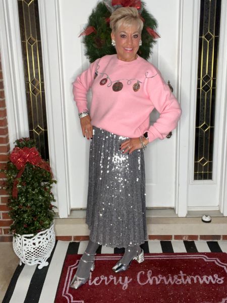 Silver Sequin Skirt
Sequin Skirts
Silver Metallic Shoes 

#LTKHoliday #LTKSeasonal