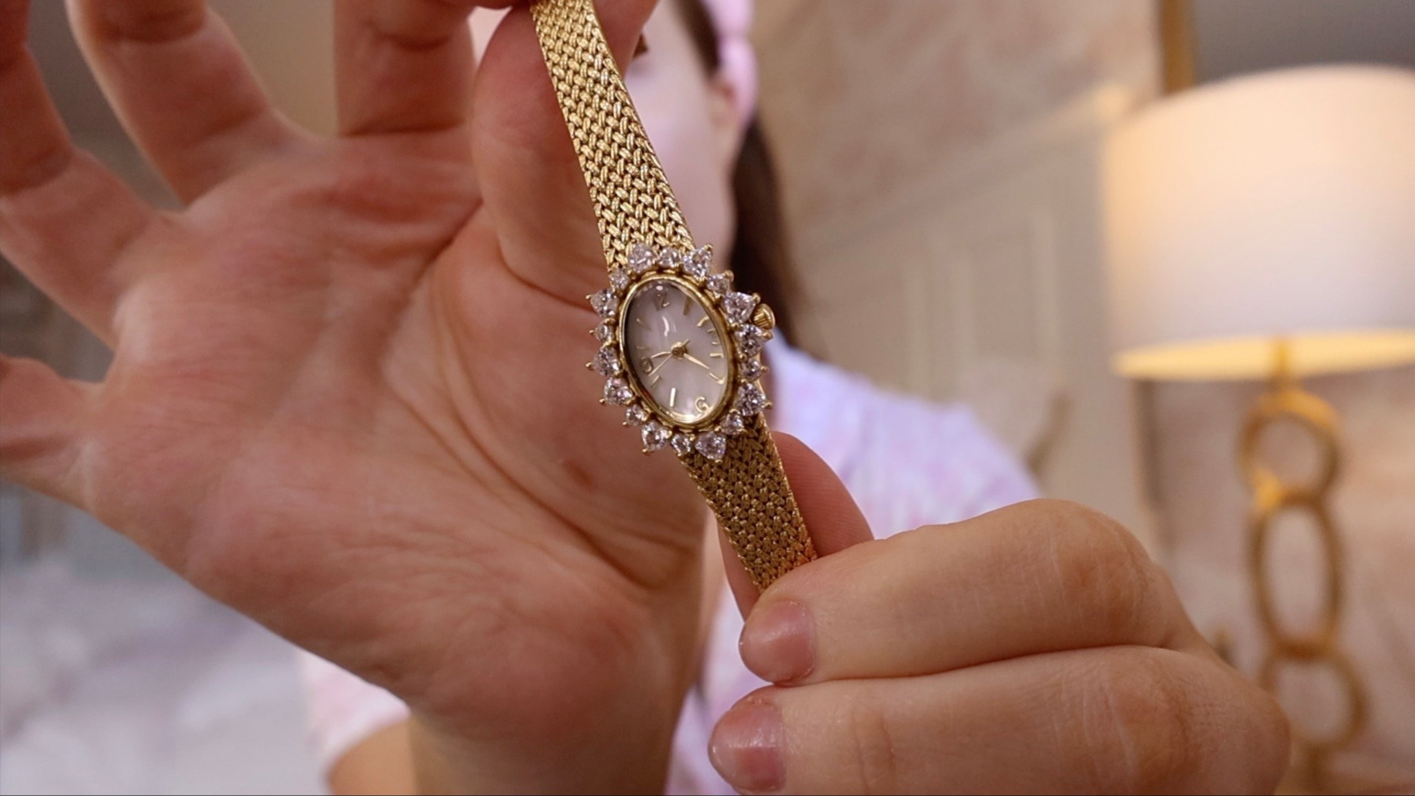 My new favorite gold watch⌚️✨ linking a few others from this company, the quality is so amazing!

#LTKFindsUnder50 #LTKFindsUnder100