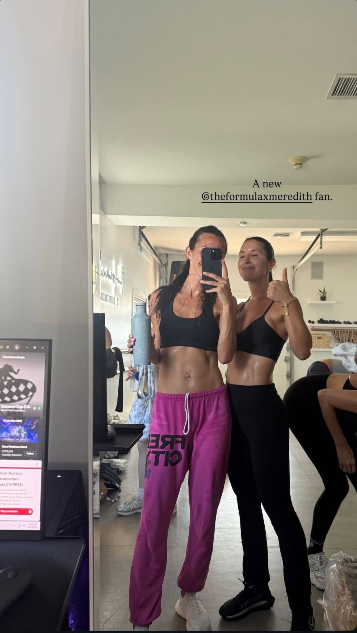 Black & pink workout look today 

 