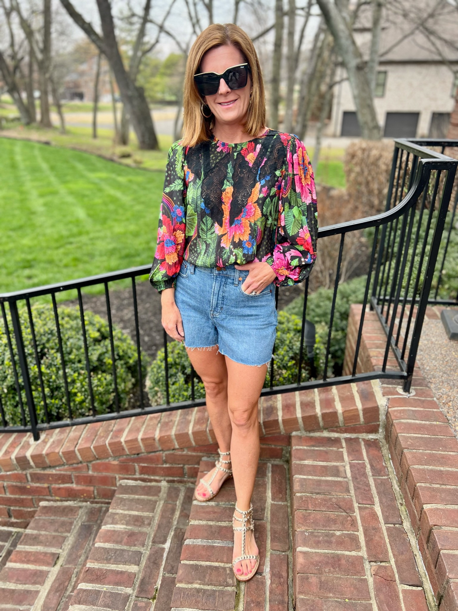 How to wear your denim shorts...

And guys-
⭐️ these sandals tho⭐️

#LTKshoecrush #LTKstyletip #LTKSeasonal