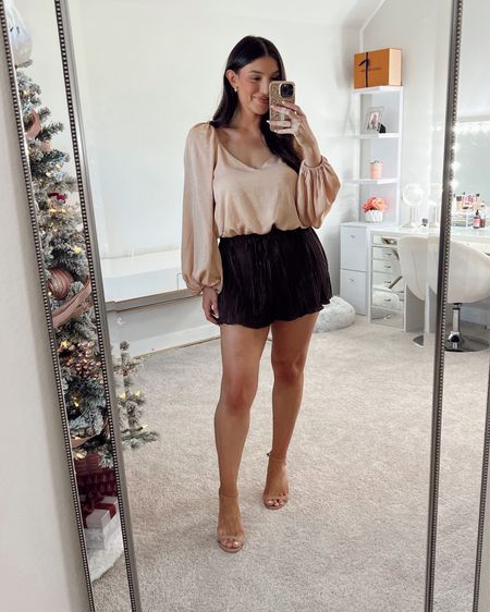 Cute neutral winter outfit if you live in a warmer state and also will be a great transitional outfit into spring🤎

SHOWPO, plisse shorts, date night outfit, midsize fashion, mom style

#LTKstyletip #LTKplussize #LTKmidsize