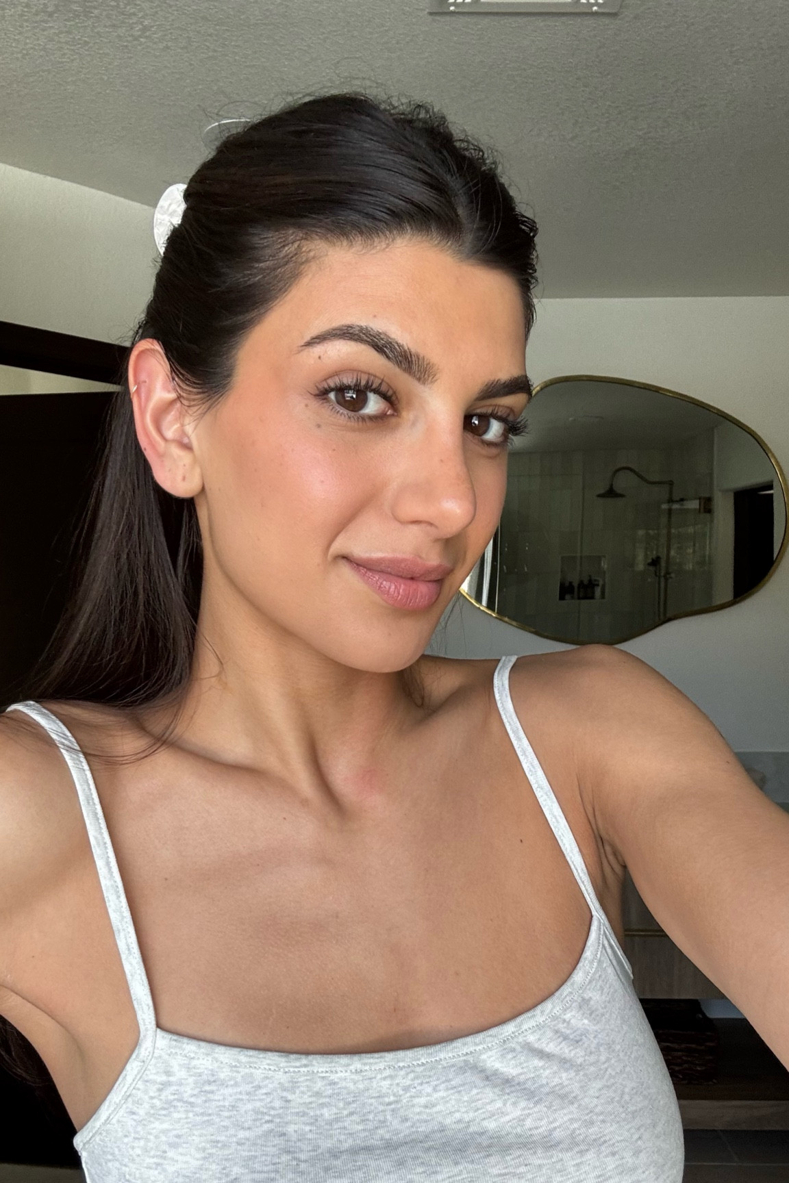 Skin tint - 7
Concealer - pearl
Bronzer - caramel cutie
Blush - 9
Brow pencil - dark auburn
Lip pencil - nothing but nude 