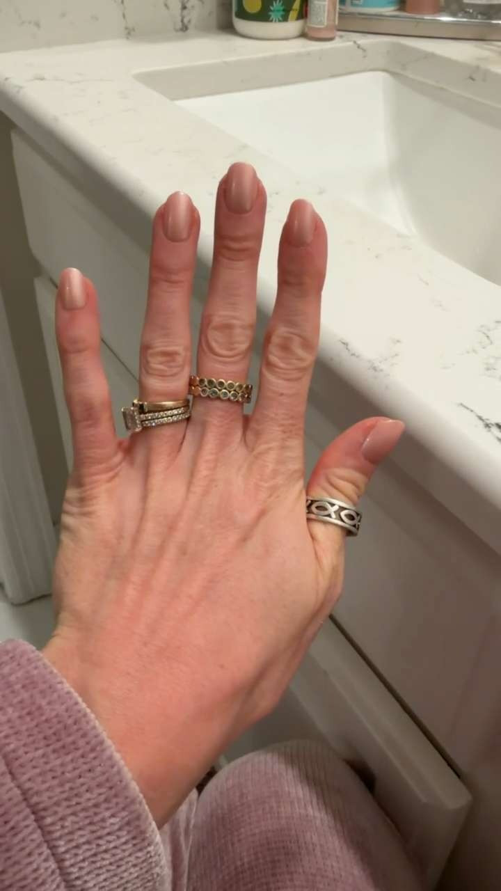Quick nail fix 🤍

These press-ons are so simple and take just minutes — perfect when you don’t have time for a full manicure. 

Linking a similar color ✨



Summer, manicure, polish, pink, last minute, life hack, special occasion, missy_franklin, missy franklin johnson 

 #LTKgrwm #LTKselfcare #LTKBeauty