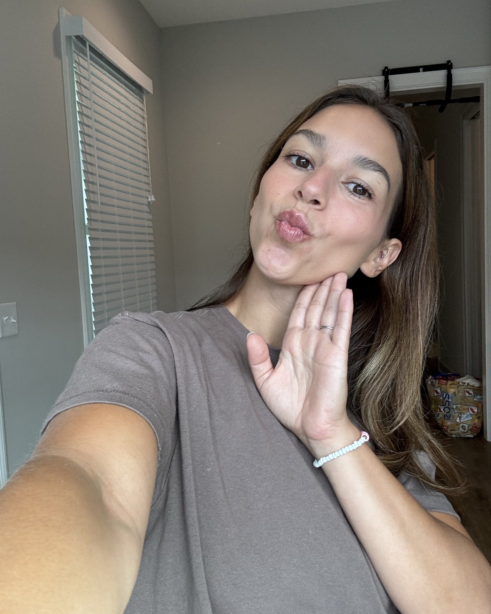 Full everyday 5 minute makeup routine! #ltkbeauty #ltkmakeup 

#LTKFamily #LTKFindsUnder100 #LTKBeauty