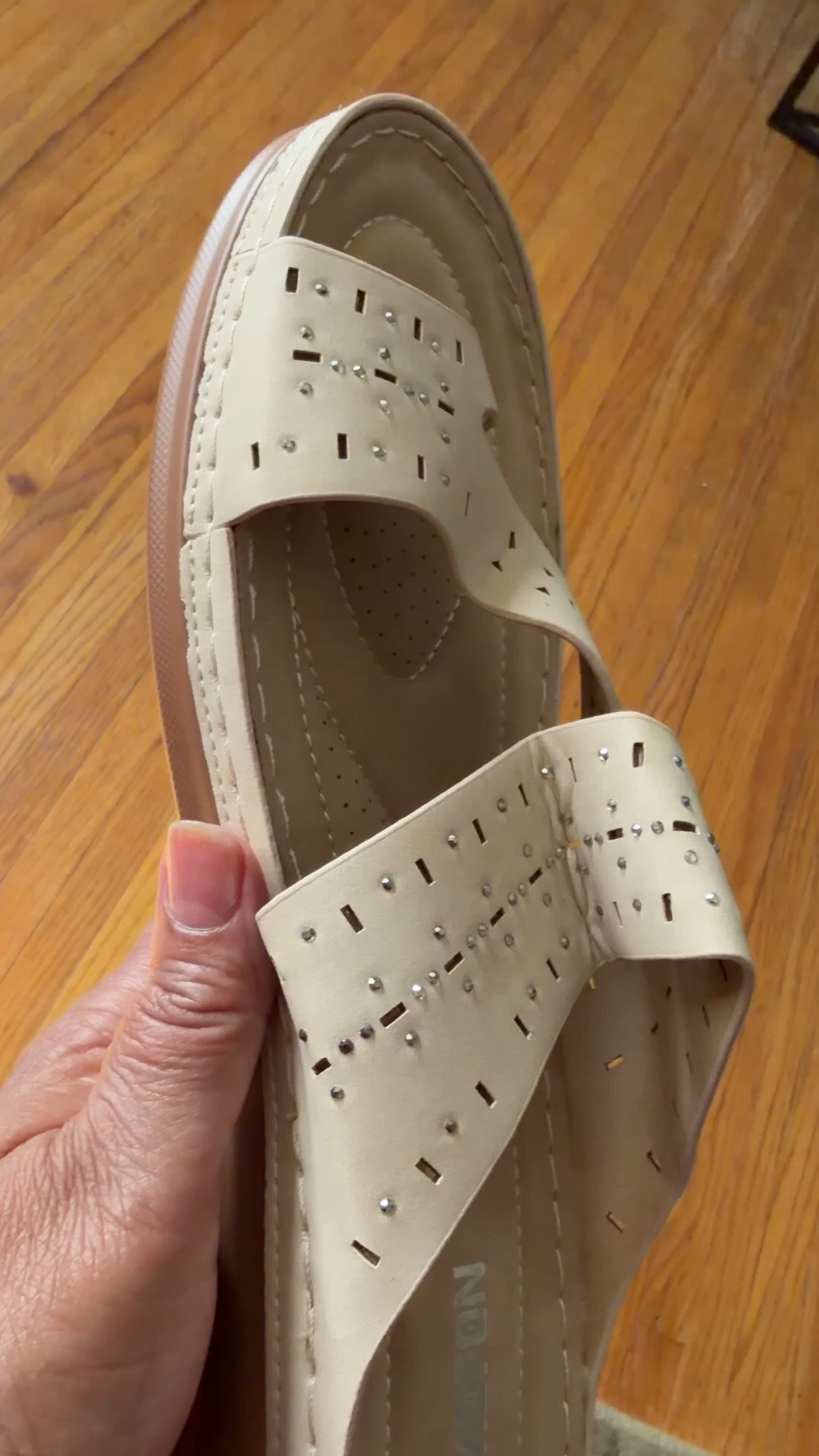 I’m really in need of some new sandals for spring and summer! But I have to say these are such low quality they felt like cardboard and not at all comfortable so I returned them! 
Let me know if you have any recommendations for sandals witha low heel and good arch support in size 10 👣
Thank you!

#sandals #archsupport

#LTKSeasonal #LTKdayinmylife