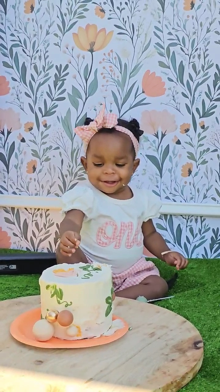 Dru’s Cake Smash Outfit for her 1st Birthday Party! 🥳 

#firstbirthday #birthday #party #babygirl #toddlergirl #one #birthdayparty #cakesmash #smashcake #birthdaycake #birthdaypictures

#LTKParties #LTKKids #LTKFamily