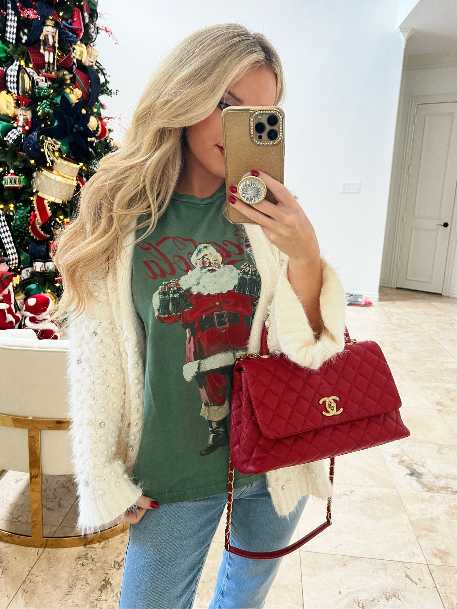 Santa graphic tee. Vintage Santa tee. Coca cola Santa. Christmas outfit 

#LTKfindsunder100 #LTKHoliday #LTKSeasonal