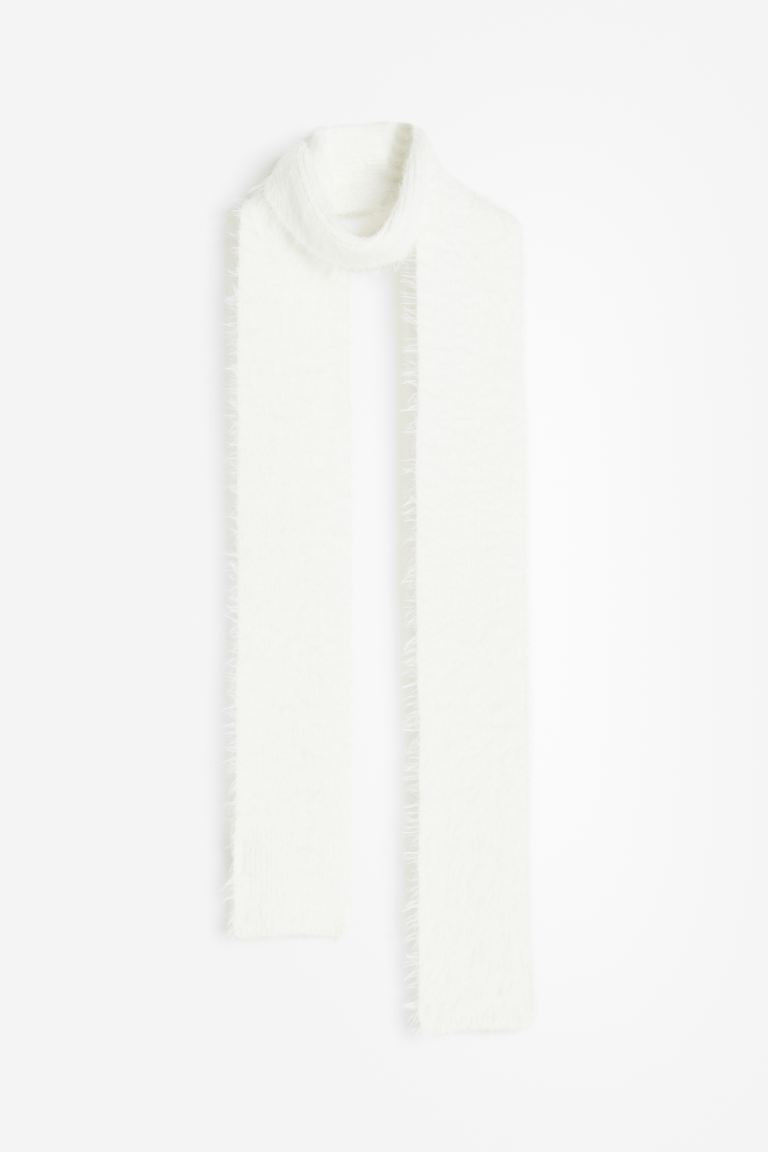 Fluffy scarf - White - Ladies | H&M GB | H&M (UK, MY, IN, SG, PH, TW, HK)