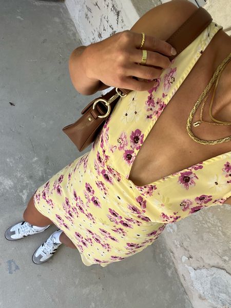 Summer dress, summer dresses, yellow dress, summer style, summer outfits, summer fashion 2023, summer style, Adidas samba sneakers, Adidas samba outfits, Charleston outfits 