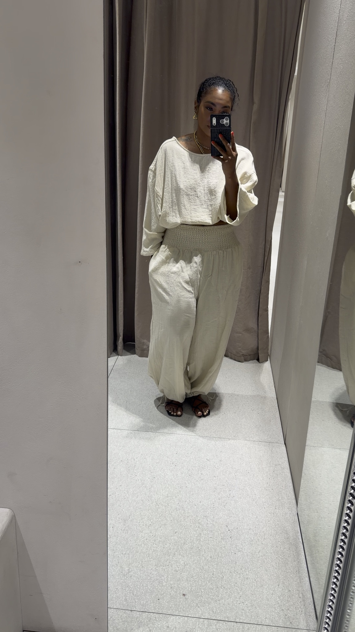 Wanted to like this set so bad but the thick elastic doesn’t look right to me. M in top and bottom 