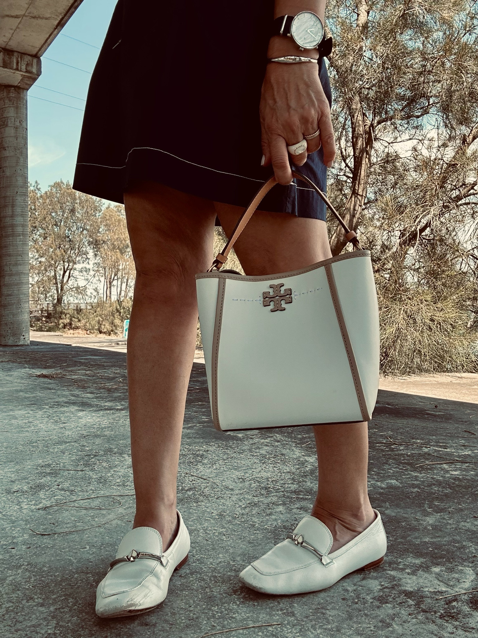 I will never be over loafers and bucket bags 🤍

Loafers - Kate Spade
Bag - Tory Burch
Ring - Ana Luisa
Cuff - Ana Luisa
Watch - Nordgreen
Dress - Camilla & Marc 


#LTKstyletip #LTKaustralia