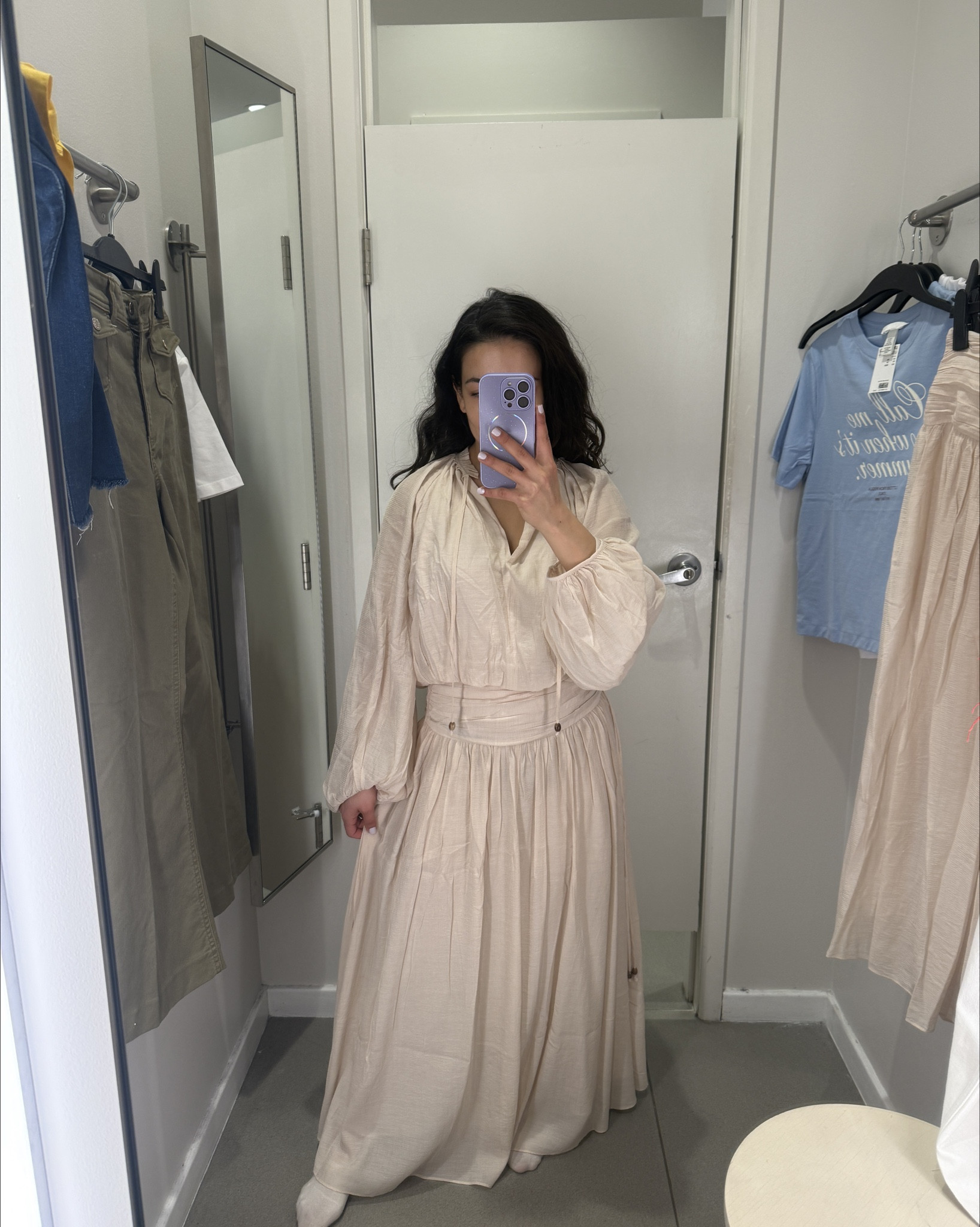 H&M spring finds! Here are some of H&Ms most recient pieces for spring and summer!

Outfit 1: flowy skirt and top set. Wear it with heels if you’re petite to make it work! 

2: love this lemon graphic tee and white flare jeans. The jeans are a bit long but could work with a high heel. Very comfy and stretchy!

3: Petite friendly pants with a graphic tee!
