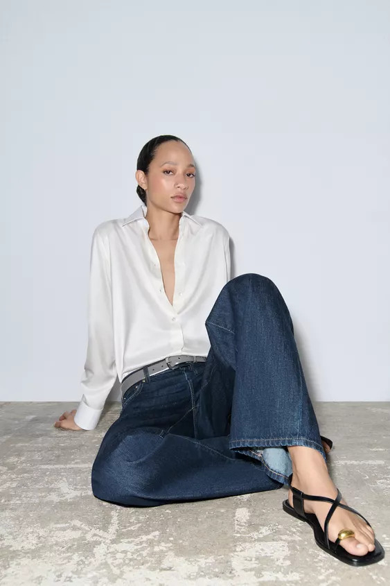 Flat sandals with thin straps and a metal adornment on the toe. Buckle fastening.Sole height: 1.5... | Zara UK