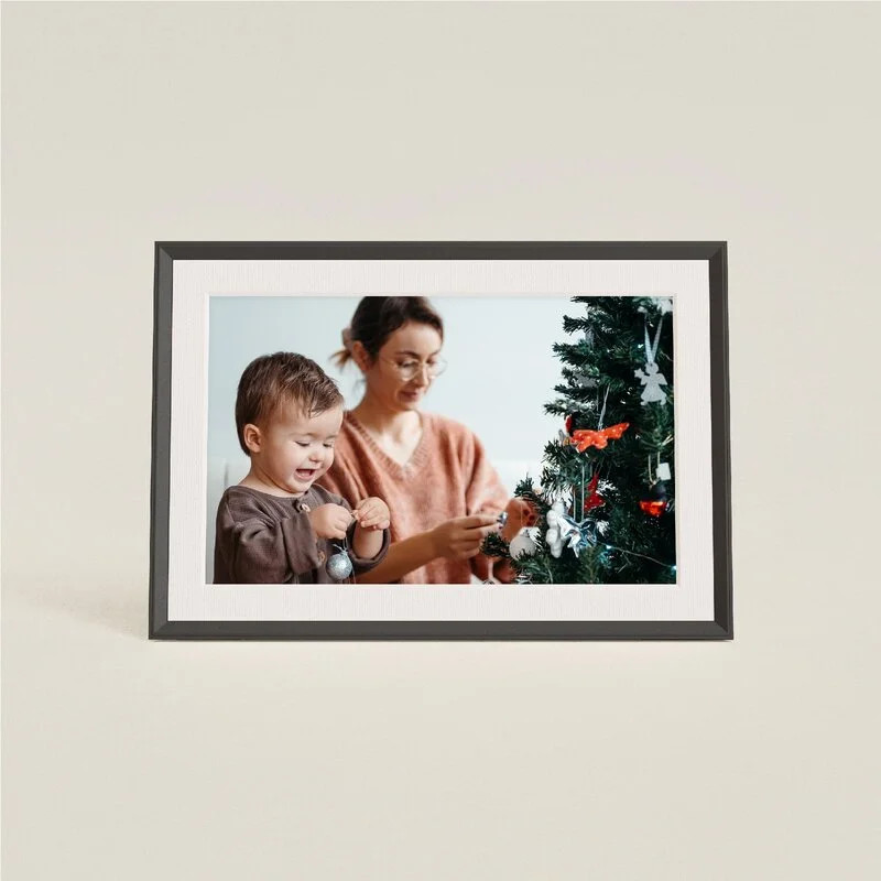 Carver Mat 10" | Aura's bestselling digital frame | Aura Frames