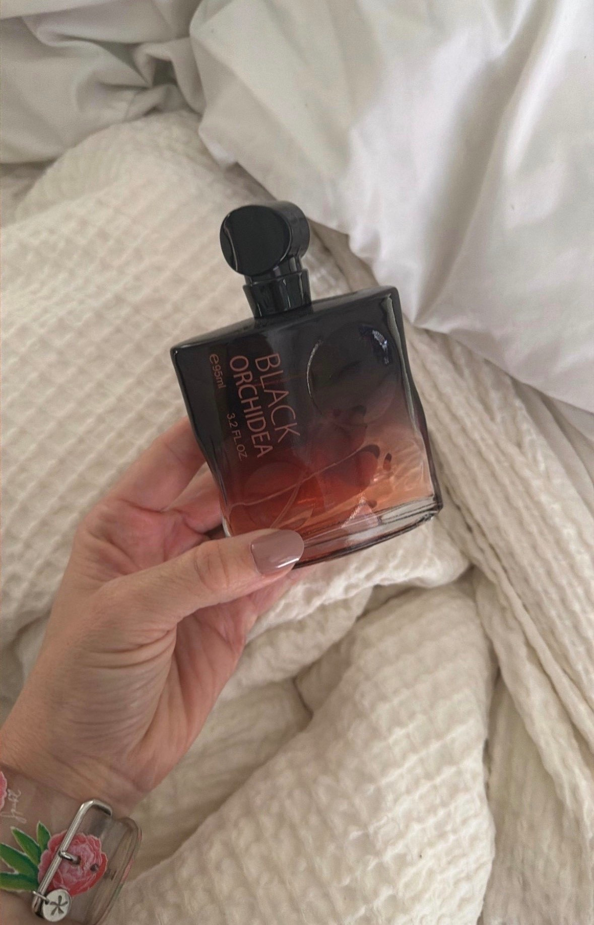 This one feels like a cozy, clean girl favorite with a little edge. Soft sheets, fresh skin, and a warm, slightly sweet scent that lingers all day.

daily fragrance, clean girl routine, everyday perfume, soft and cozy vibes, signature scent, fresh but warm, beauty favorites, SavannahK 

#LTKgrwm #LTKBeauty #LTKmorningroutine