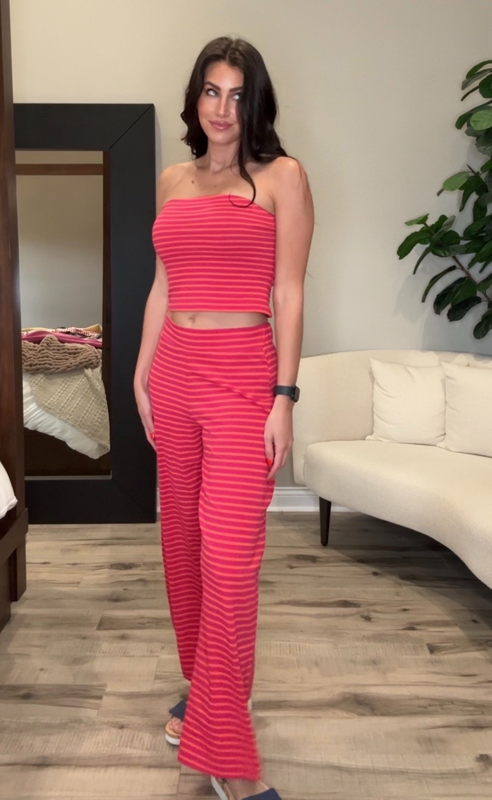 Really comfy set! This is a size small, I would say if you’re taller than 5’9” it’s going to be short on you! 

#LTKSeasonal #LTKTravel #LTKFestival