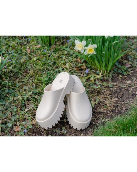 Hey, it's me, again with the clogs...🌸

#clogs #bohostyle #targetfinds 
-
-
#springshoes #alliseeispretty #targetsyle 

#LTKSeasonal
