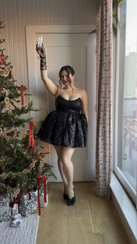 This selfie is perfect for NYE party!! I was surprised by how supportive it is! I could dance all night and not feel like I constantly have to readjust! 

#LTKmidsize #LTKstyletip #LTKHoliday