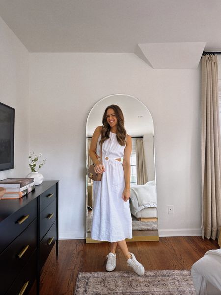 This linen dress is so good👏 can be easily dressed up with heels or worn casual with sneakers. It's bump friendly too🤰I'm wearing a size S. // Amazon fashion, Amazon outfit, Amazon dress, Amazon spring outfit