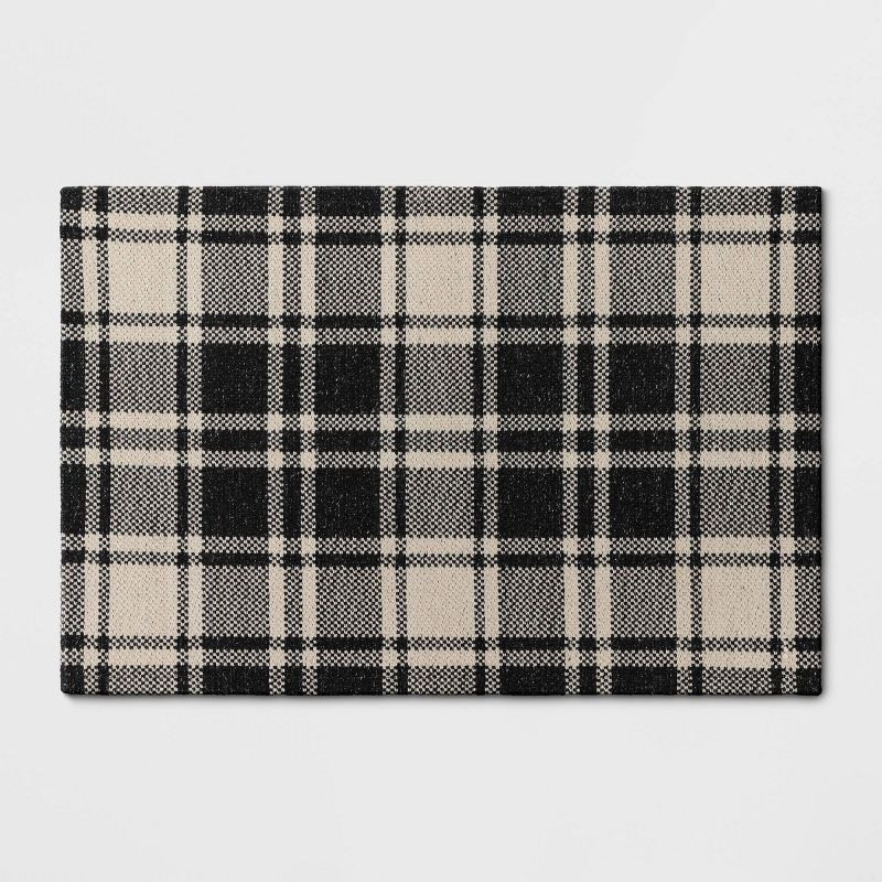 2'x3' Indoor/Outdoor Woven Tapestry Plaid Rug Black - Threshold™ | Target