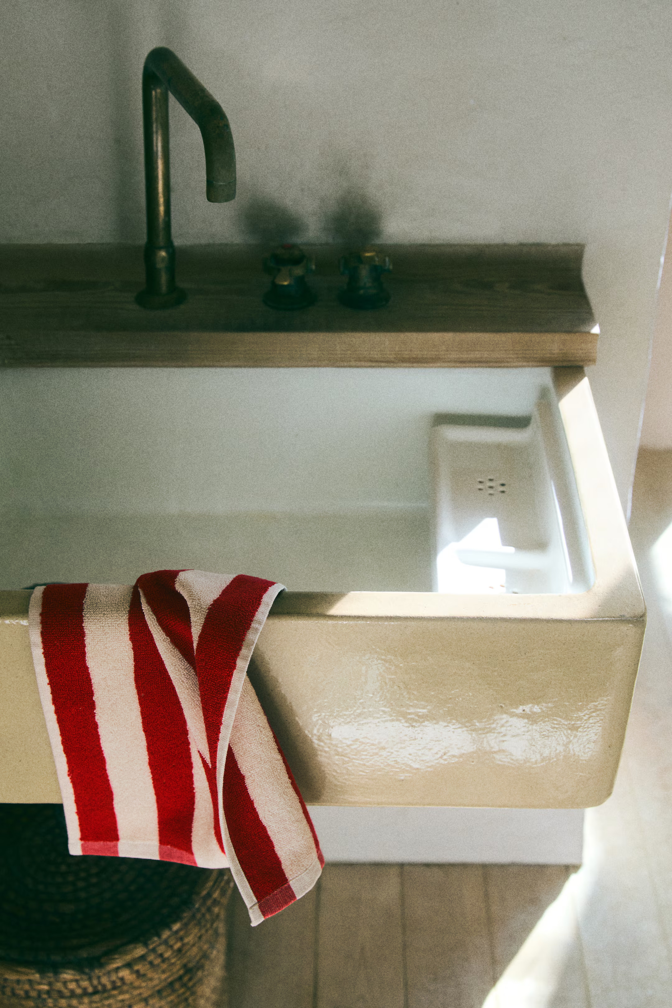 2-pack cotton terry guest towels | H&M (UK, MY, IN, SG, PH, TW, HK)