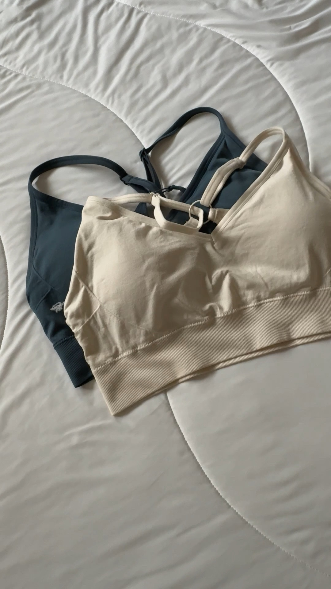 #ad Something that ALWAYS motivates me to work out?? New workout clothes, of course!

And now you can snag this 2 pack London Seamlesa Sports Bras including everything else on their site for 60% off for their Black Friday Sale 🙌🏼

Wearing a size large and (I believe) I may be 36DD at this point 


#LTKmomlife #LTKCyberWeek #LTKGiftGuide