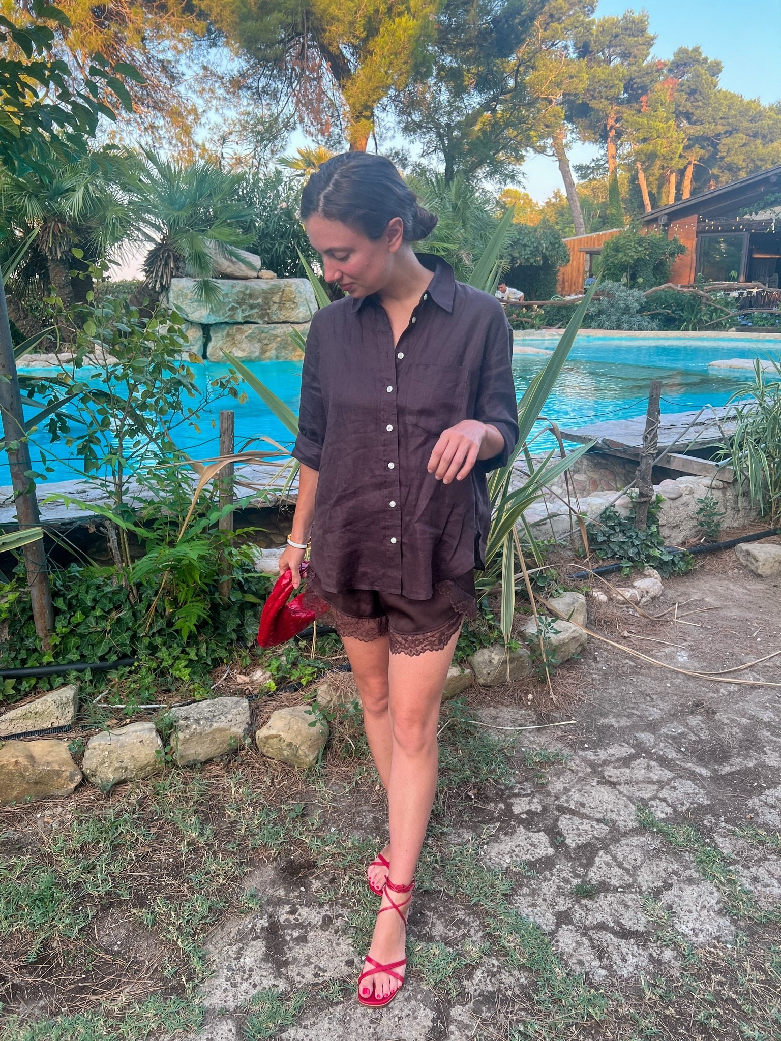 Linen top and lace shorts for the ultimate summer outfit 

#zarafind #gap #brownsummeroutfit #bottegajodie