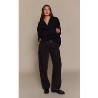 Black Seam Detail Low Rise Barrel Jeans | PrettyLittleThing UK