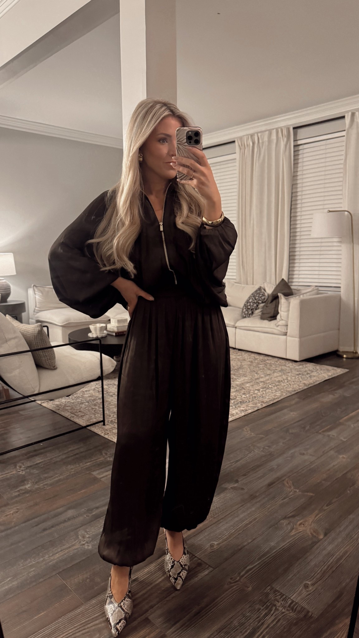 LOVED this brown set today- insanely comfortable! I think it’s perfect for work, date night, or even travel! I did a medium in the jacket and pants and the fit is perfect. 

#LTKSeasonal #LTKWorkwear #LTKspringtrends