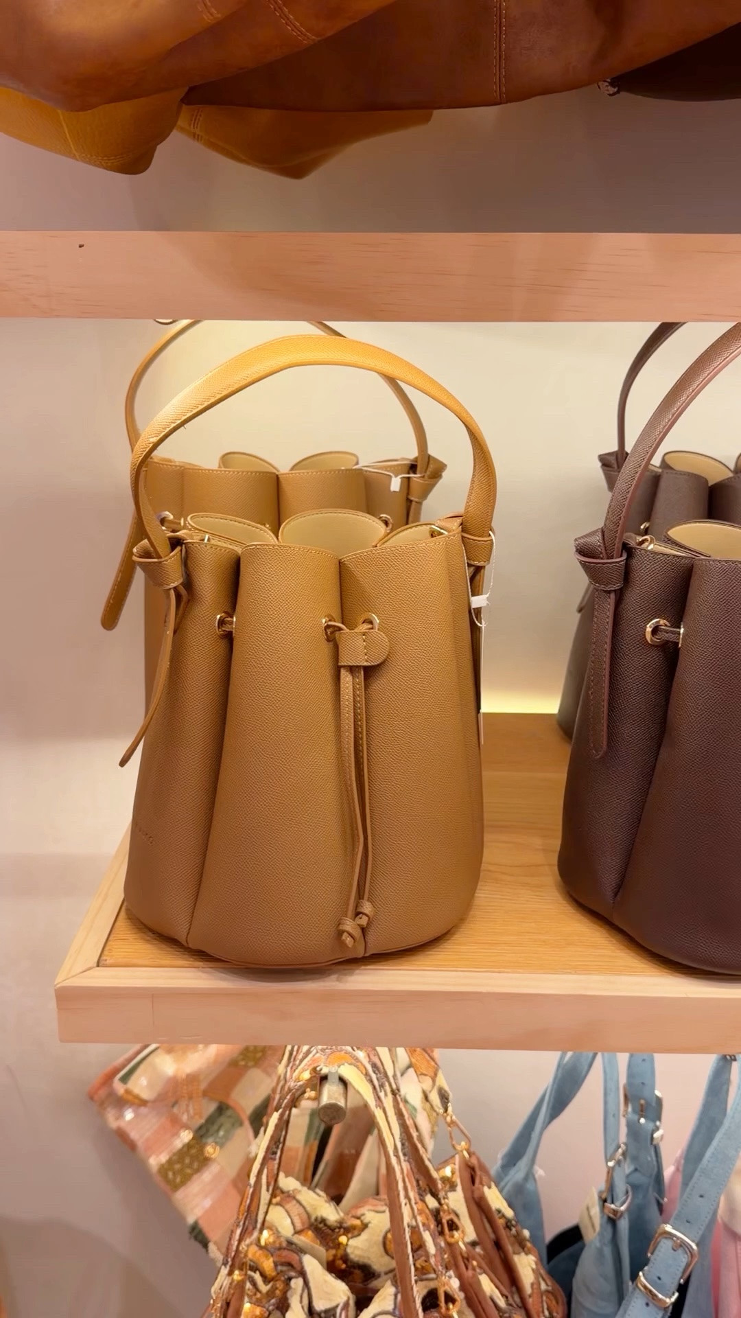 Love this beautiful bag that can be worn all year round! These colors are perfect for everyday casual fall outfits. Great for business casual workwear outfits too. Available in 11 colors and it’s under $100!

#LTKOver40 #LTKWorkwear #LTKootd