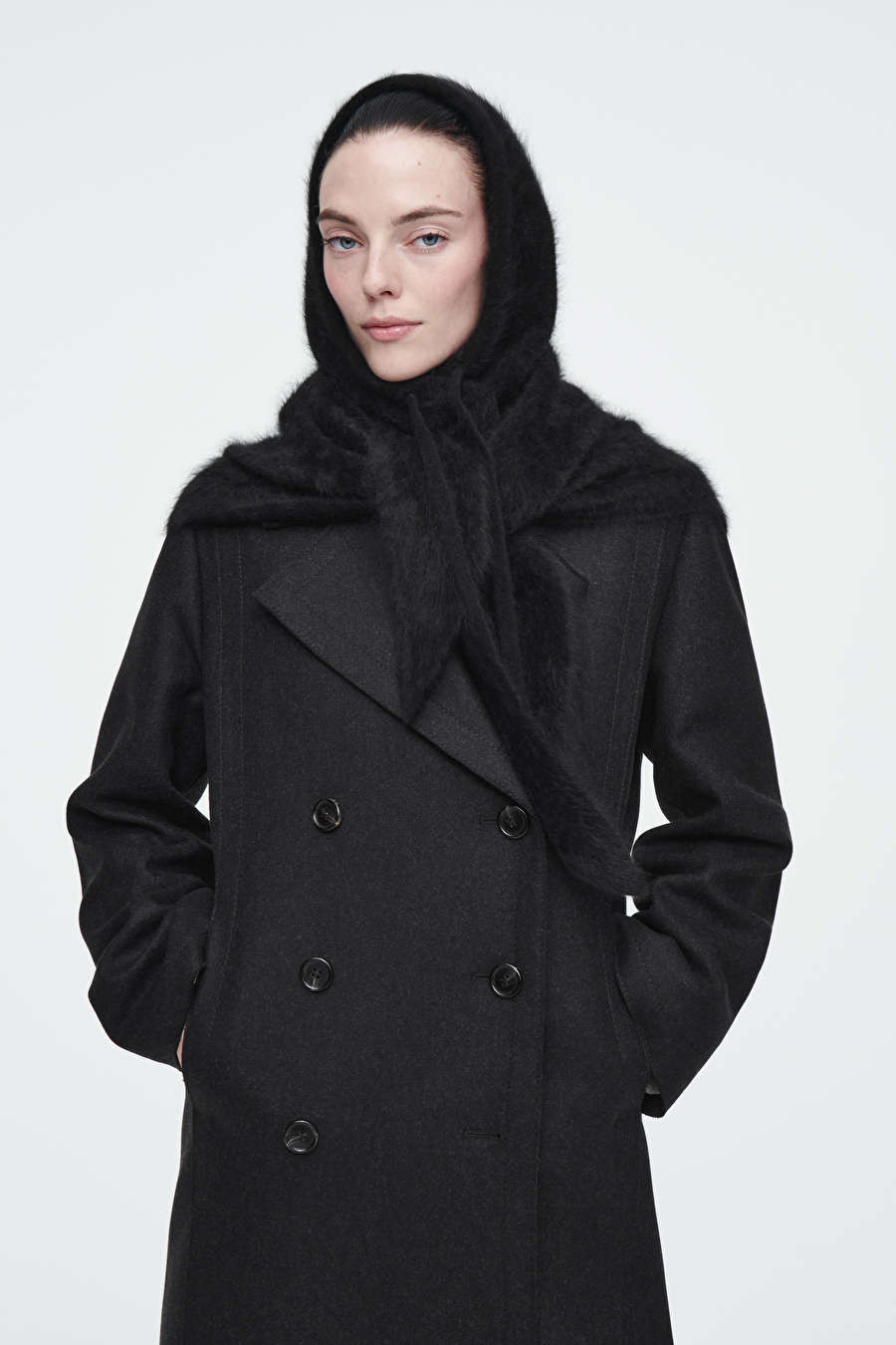 PURE BRUSHED-CASHMERE TRIANGLE SCARF | COS (EU)