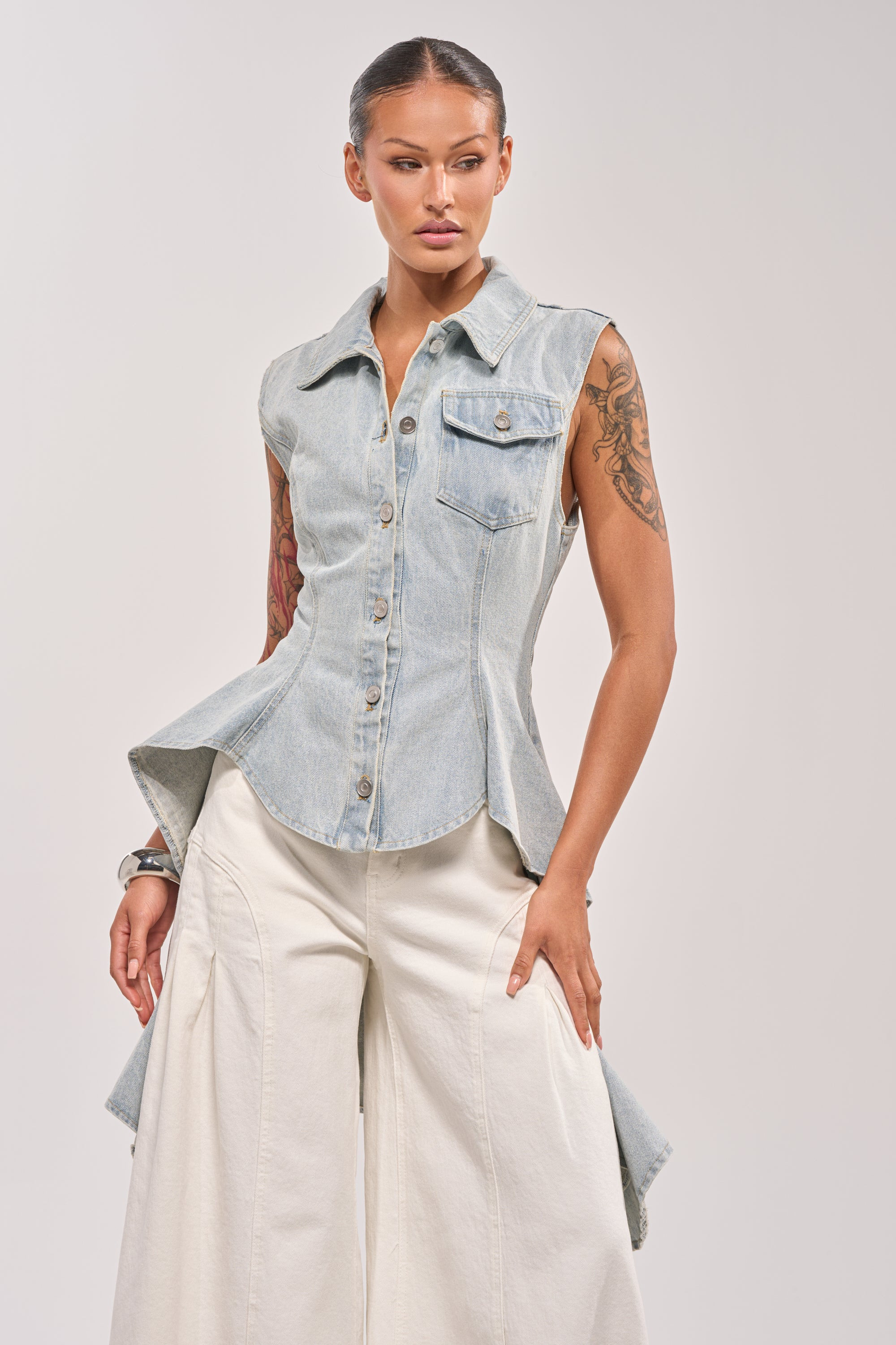 HIGH LOW DENIM VEST | AKIRA