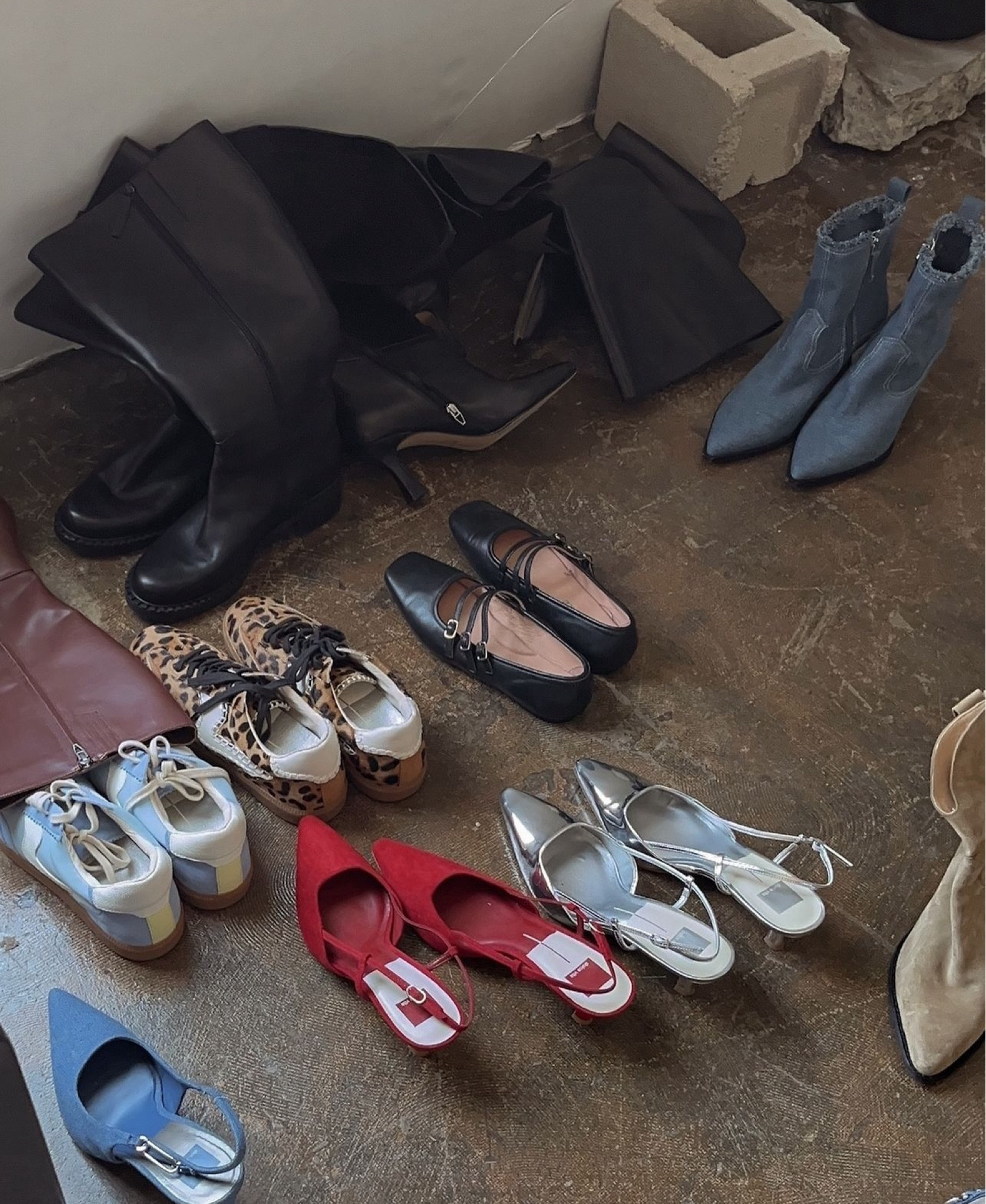 Fall shoe collection👠🥾👢👡👟

Fall outfit, sneakers, boots, suede boots, leather boots, ballet flats, heels 

#LTKShoeCrush #LTKStyleTip #LTKNYFW