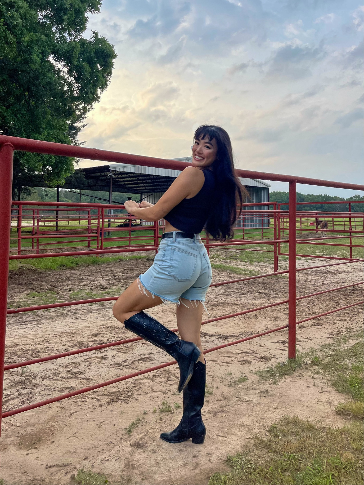 a staple pair of cowboy boots 🖤

#LTKfindsunder100 #LTKshoecrush