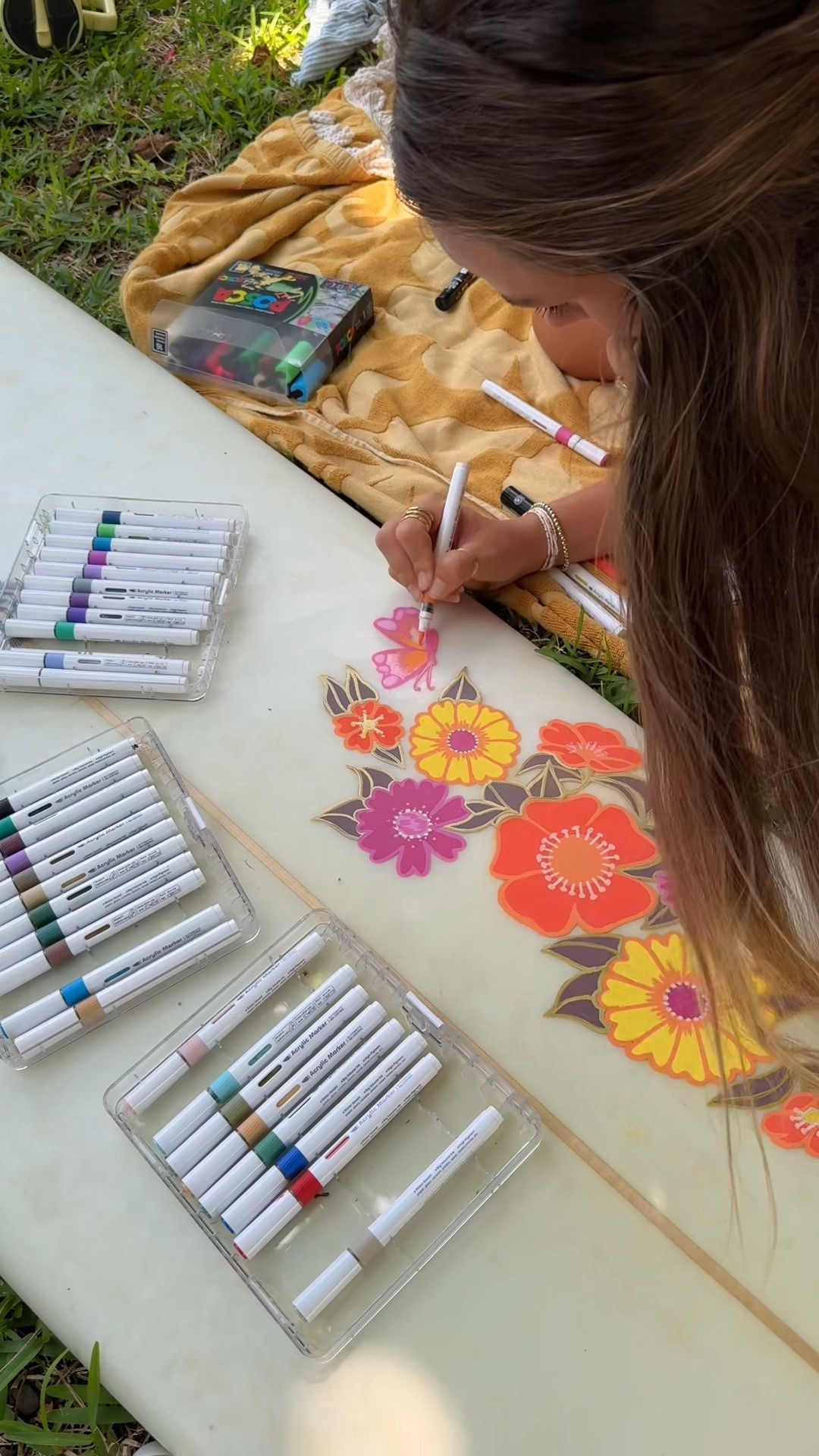Markers I used for drawing on my surfboard! 🧡🌺

#art #artist #artsupplies 