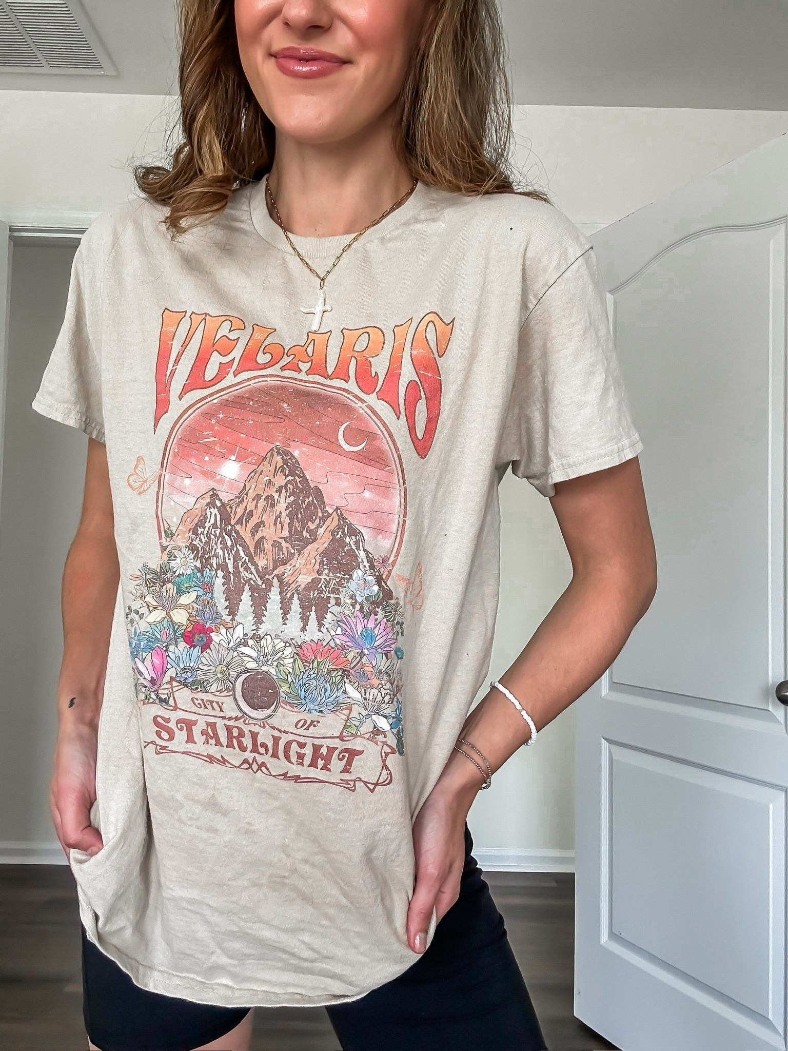 ACOTAR T shirt under $20 from Amazon! 🙌🏼