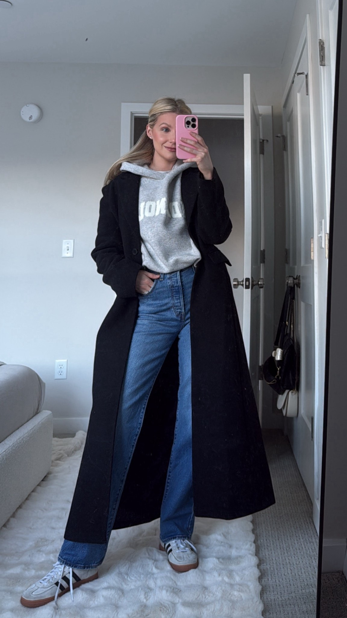 Hockey game outfit 🖤
Can’t link hoodie but it’s the Varsity Boucle Oversized Knit Hoodie from Adanola 