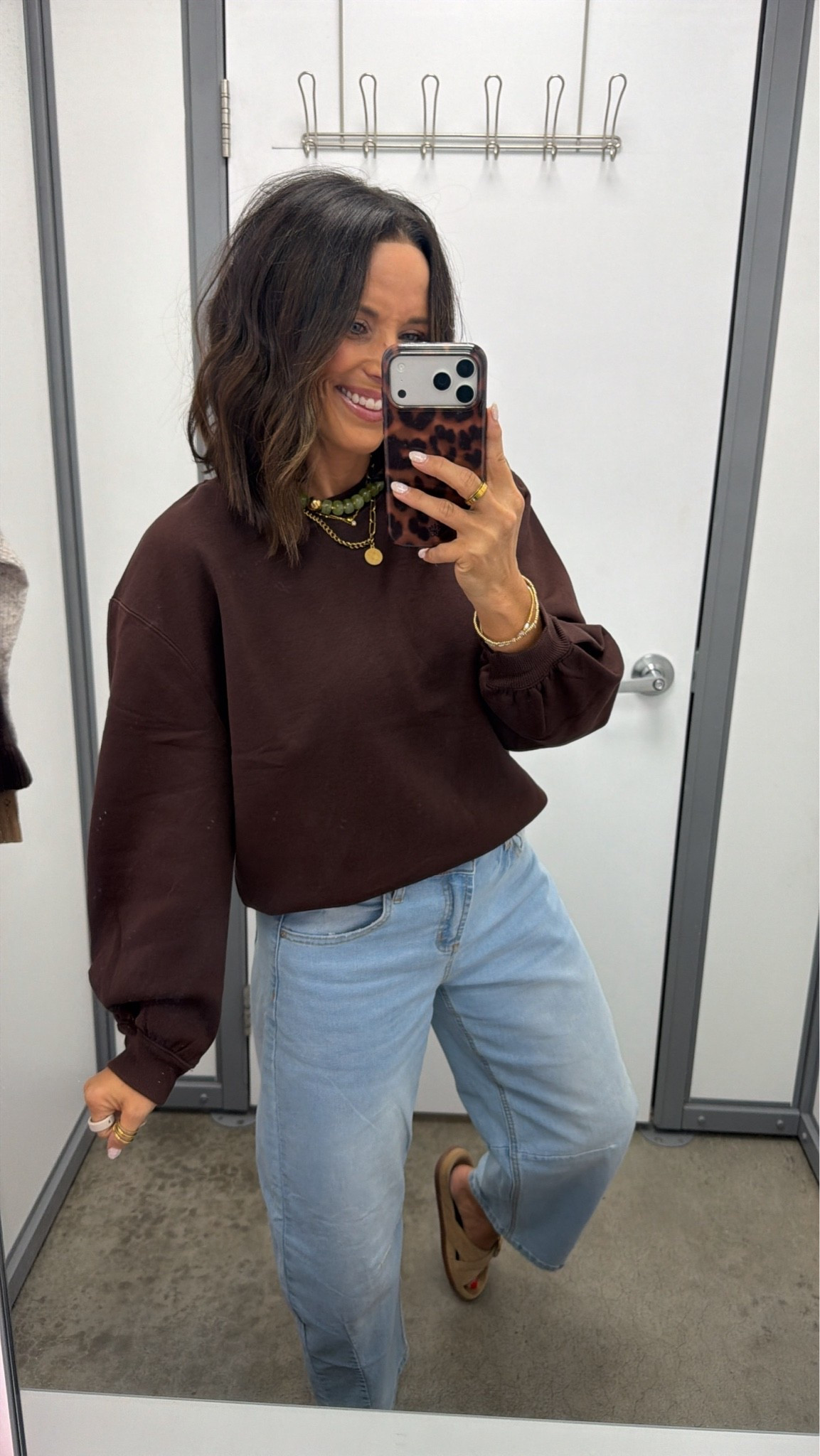 Walmart is seriously winning with the chocolate brown this season 🤎 this sweatshirt is such an easy everyday look!

#WalmartFinds #WalmartFashion #WalmartStyle #AffordableFashion #WalmartClothes #LTKCreator