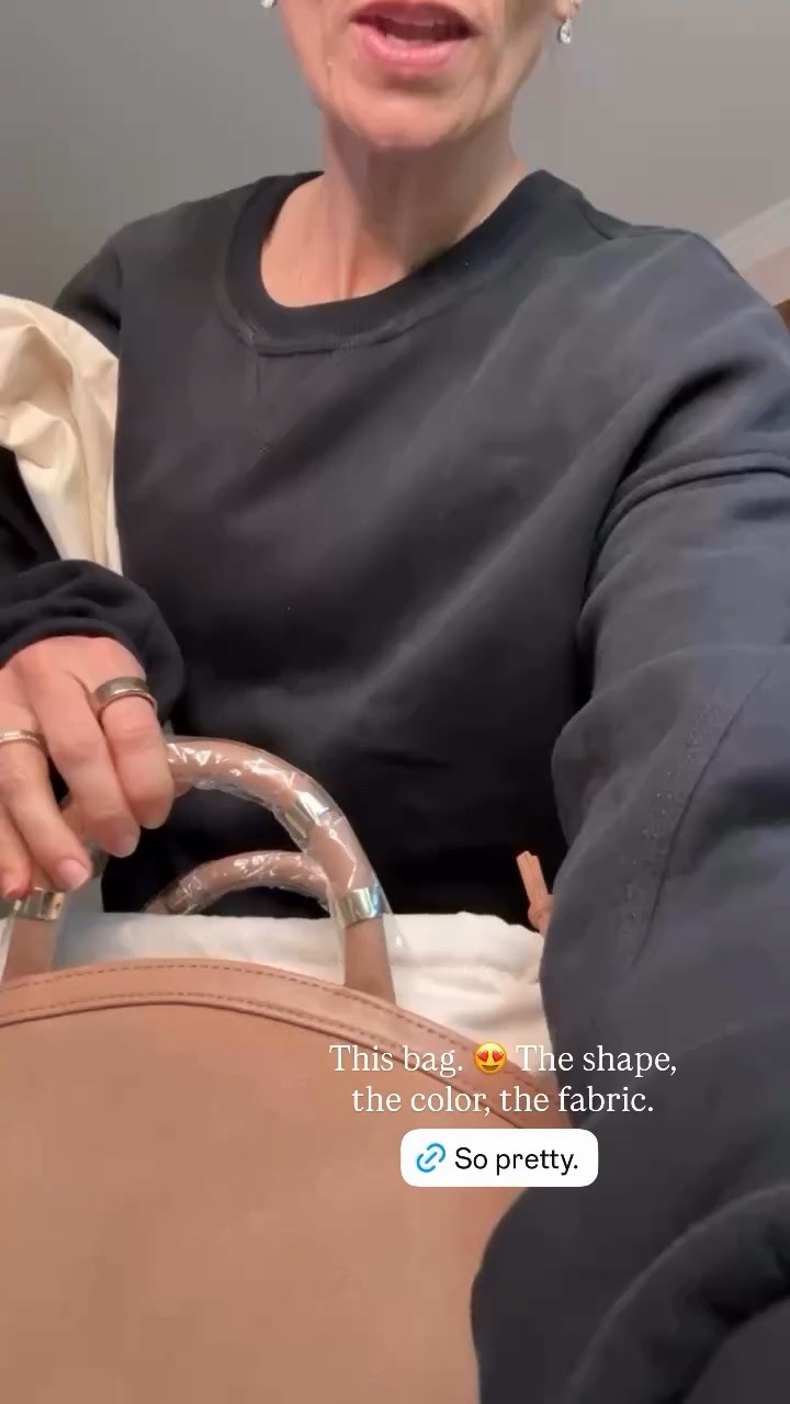 This bag. 😍 The shape, the color, the fabric. @shopjlowery