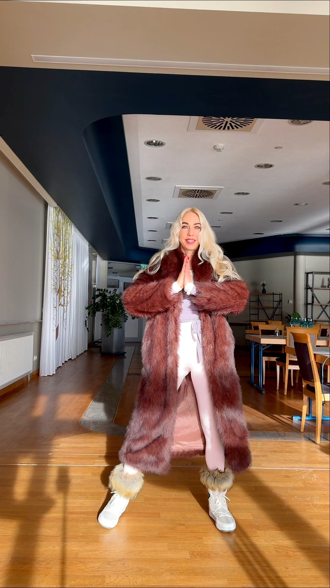 Wenn es draußen kälter wird, ist es für mich super wichtig, über meinem Yoga-Outfit etwas richtig Warmes anzuziehen. So komme ich gemütlich im Studio an und friere nicht auf dem Weg. ✨
Ich trage hier übrigens Größe 34 – und alles, was ihr seht, ist von H&M.“
#stiefel #wintermantel
#yogastyle #winteroutfit #yogafashion #hmoutfit #ootd #outfitinspo #winterlayers #yogawear #fashioninspo #ltk #ltkfashion #ltkfit #hmstyle #cozyvibes

#LTKeurope #LTKfitness #LTKwinter