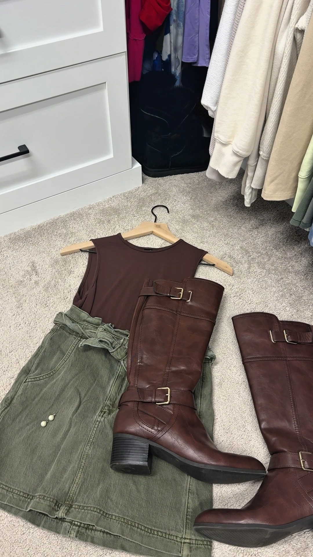 Fall outfit goals 🍂 Brown bodysuit, olive skirt, and tall riding boots all for an effortlessly chic look 🤎✨ #OOTD #FallStyle