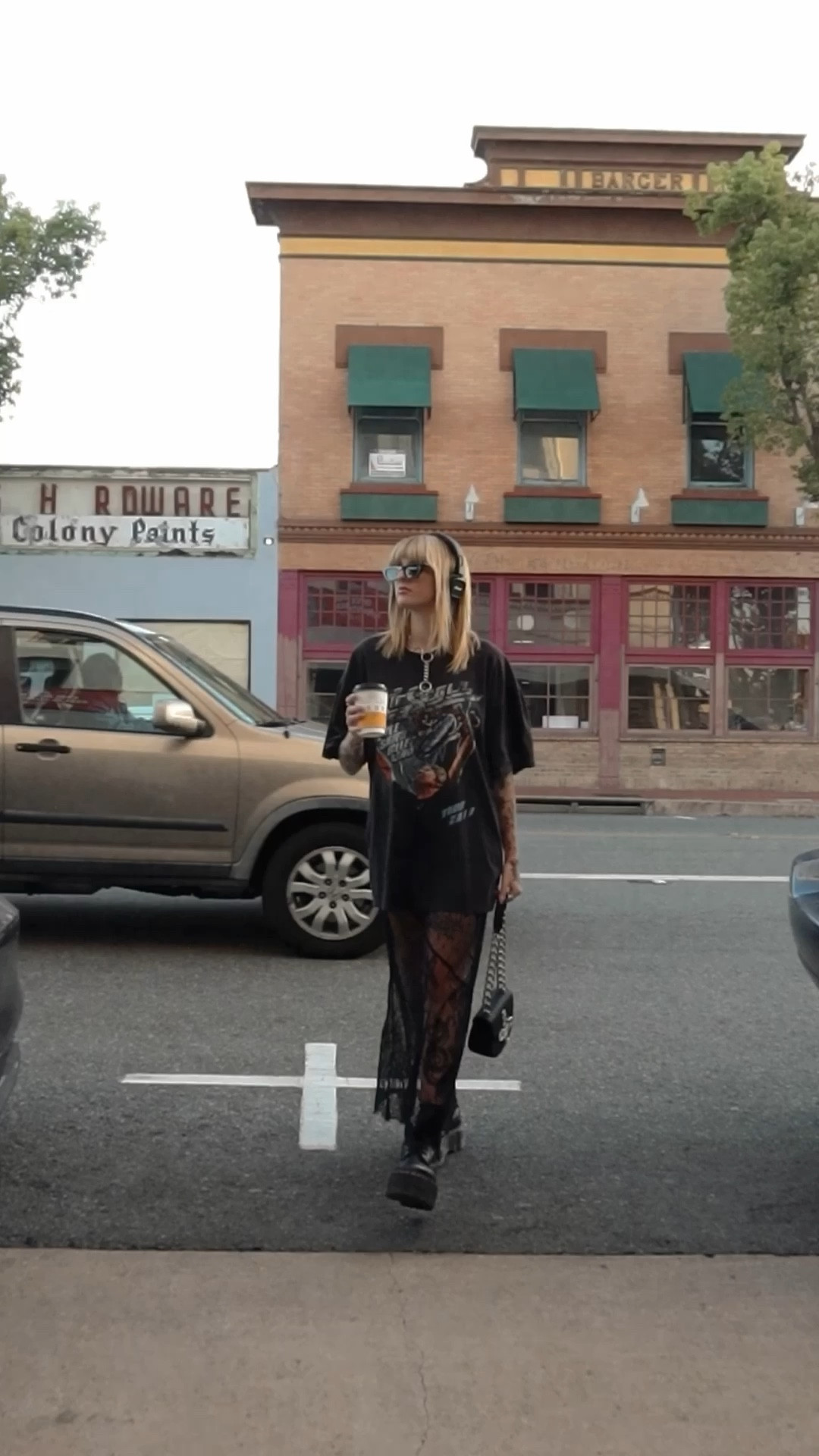 Lace maxi skirts for fall >>> #FallOutfitInspo 
