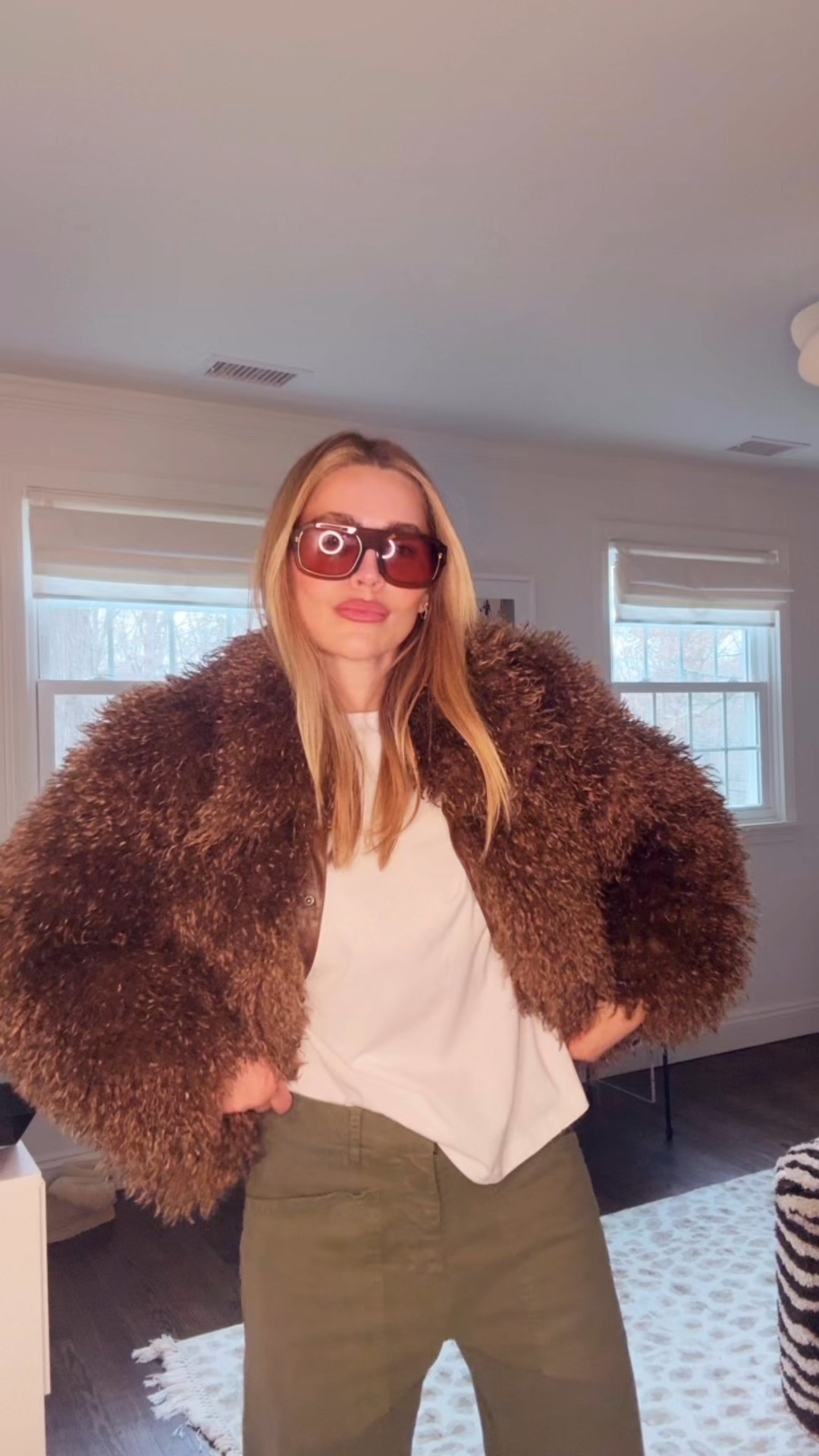 OOTD 

Nothing I love more than a ridiculous coat! 
*Sunglasses by vehla 
Coat small 
Pants size 2 
Tee xxs 