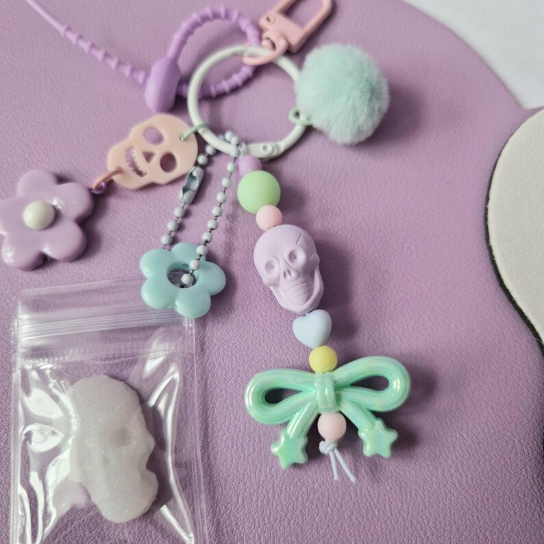 Cute Kawaii Pastel Skull Keychain Pastel Colours Bow Flower Pompom Squishy Skull Halloween Keyrin... | Etsy (US)