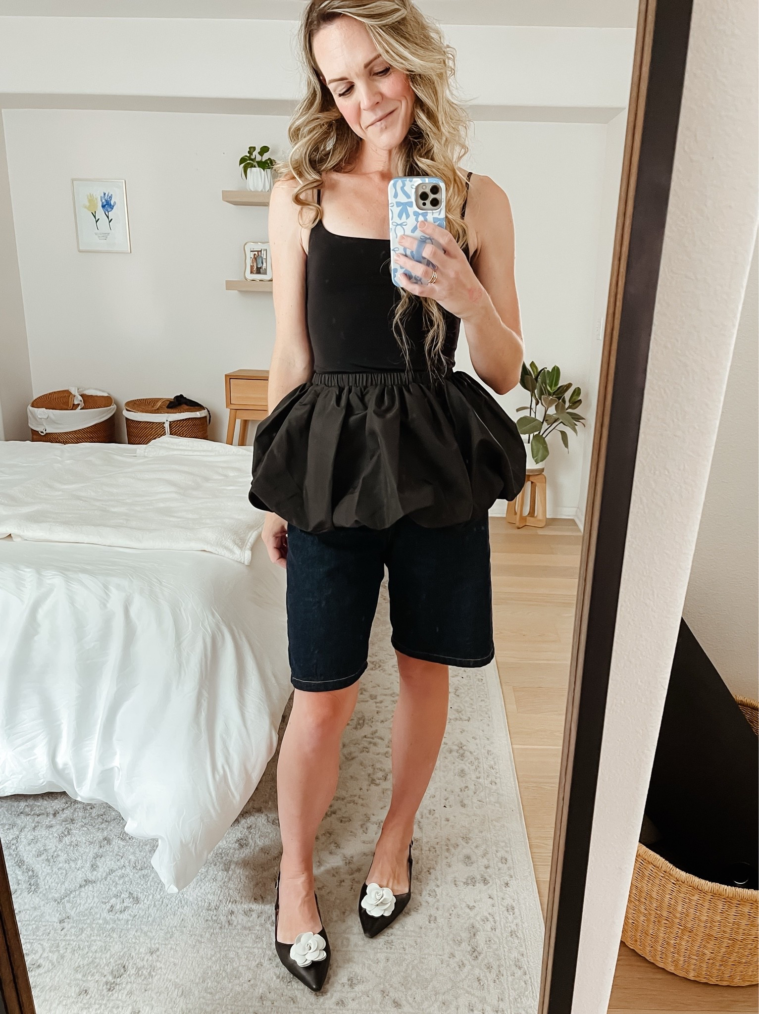 OOTD 🖤

Took the skirt off of my new lace pants and added it to the tank and jean shorts to create a whole new silhouette and I love it! Wearing a small tank and XS in the Carhartt shorts.

#LTKootd #LTKmomlife