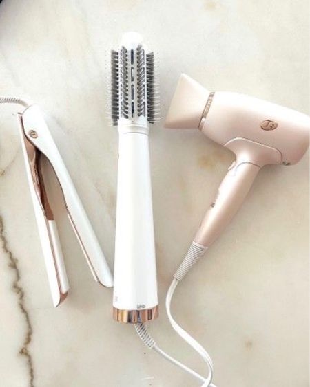 some of my favorite hair tools by t3 micro! These make great gifts too!

#t3micro #hairdryer #stylingiron #hairdryerbrush #travelhairdryer #curlingiron #straightener #giftideas

