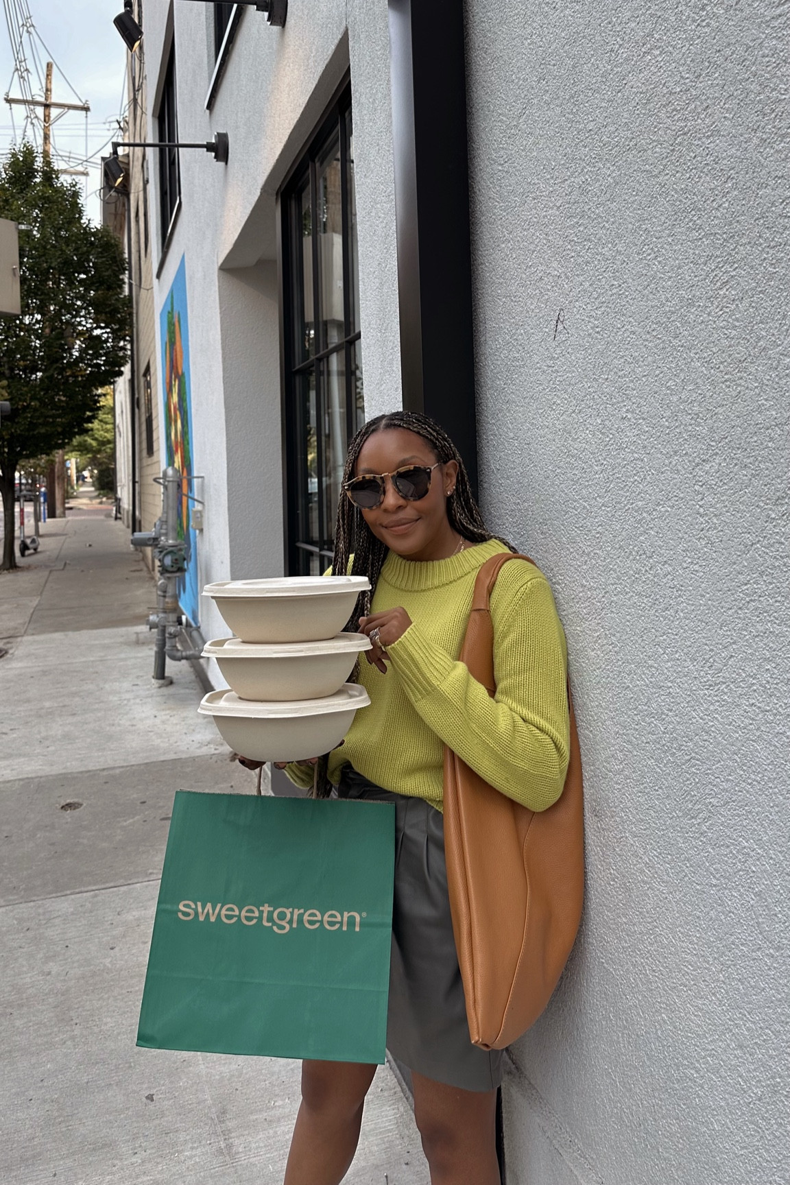A dose of sweet green 🥒🫒🥦🥬🫛🍏 love this sweater by La Ligne! So bright and cheery. 