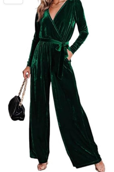 Christmas outfit idea!! Family photo outfit idea!! Velvet jumpsuit!! Holiday outfit idea!! 
