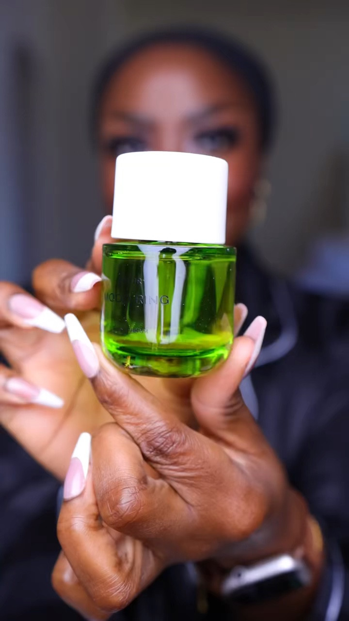 This fragrance is good, it’s fruity floral and I’m not mad at it!

#LTKbeauty #LTKVideo